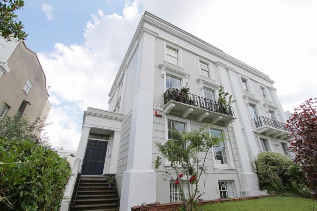 Stunning Arty Apartment In The Heart Of Clifton Bristol Kültér fotó